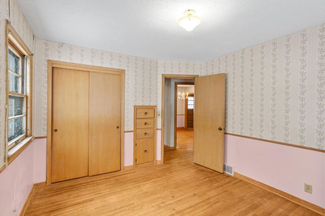 621 5th Avenue S, Hopkins, MN 55343