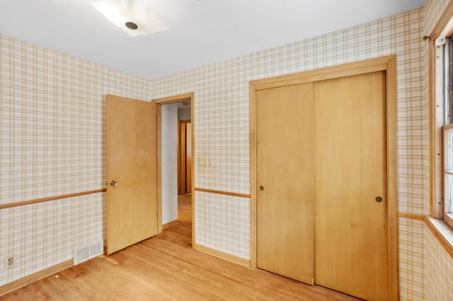 621 5th Avenue S, Hopkins, MN 55343