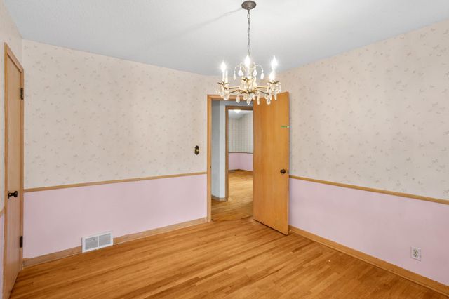 621 5th Avenue S, Hopkins, MN 55343