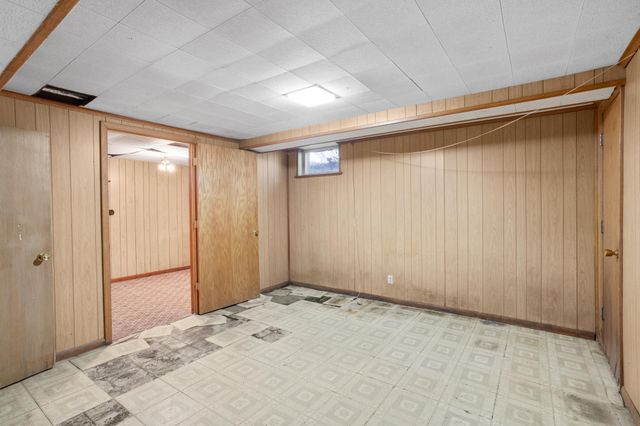 621 5th Avenue S, Hopkins, MN 55343