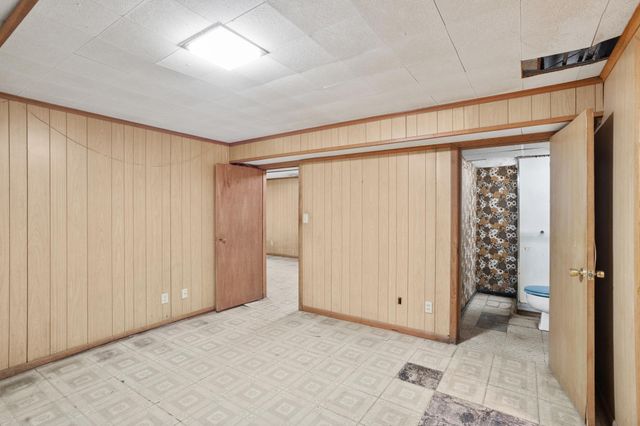 621 5th Avenue S, Hopkins, MN 55343