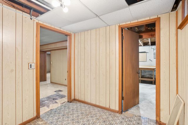 621 5th Avenue S, Hopkins, MN 55343