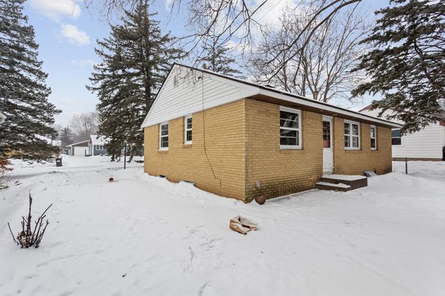 621 5th Avenue S, Hopkins, MN 55343