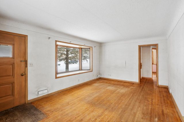 621 5th Avenue S, Hopkins, MN 55343