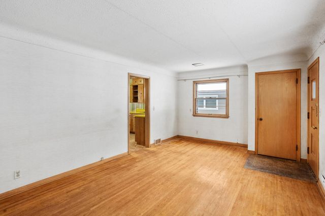 621 5th Avenue S, Hopkins, MN 55343