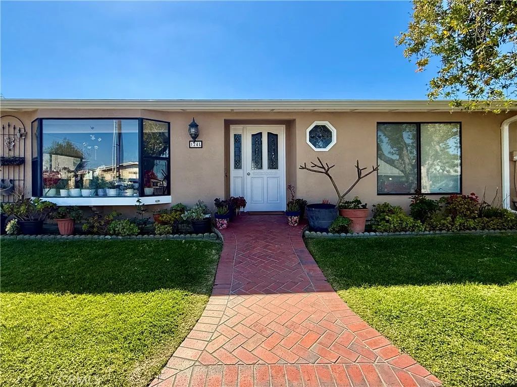 13451 St. Andrews Dr M5-124L, Seal Beach, CA 90740