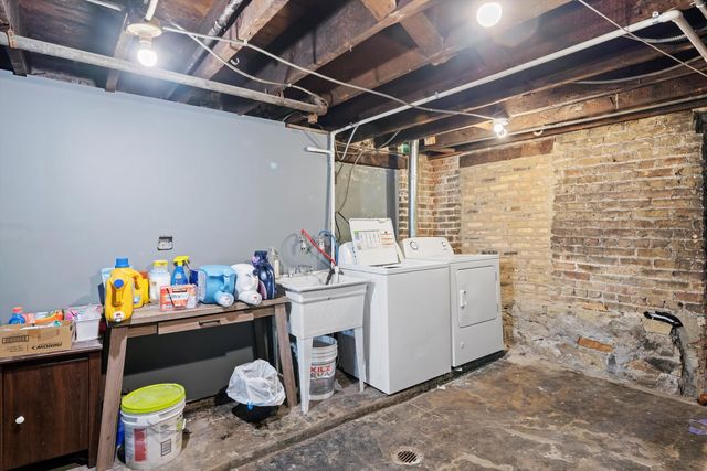 2420 S Oakley Avenue 2, Chicago, IL 60608
