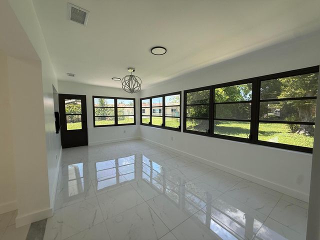 9405 NW 74th Street, Tamarac, FL 33321