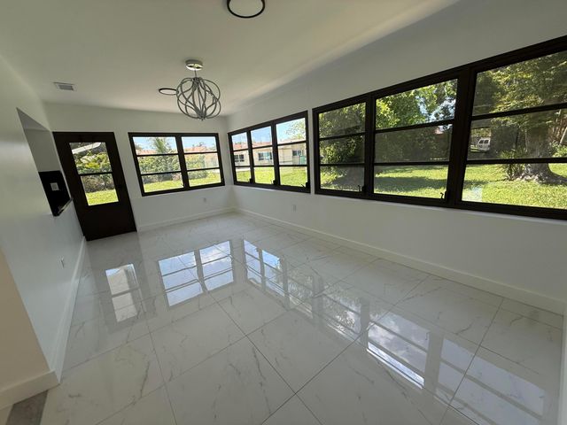 9405 NW 74th Street, Tamarac, FL 33321