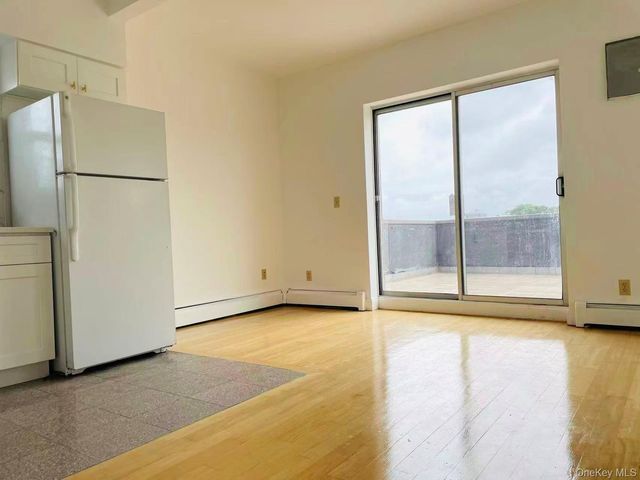 100-05 37 AVENUE 4FL, Corona, NY 11368