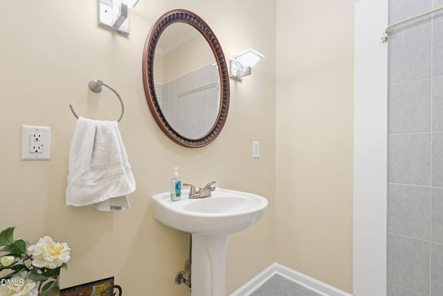 33 Holly Run, Pittsboro, NC 27312