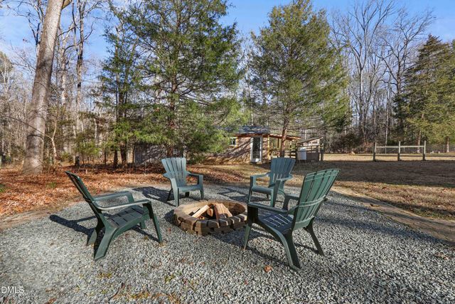 33 Holly Run, Pittsboro, NC 27312