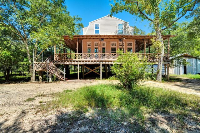 2184 Bear Bottom Drive, Wharton, TX 77488