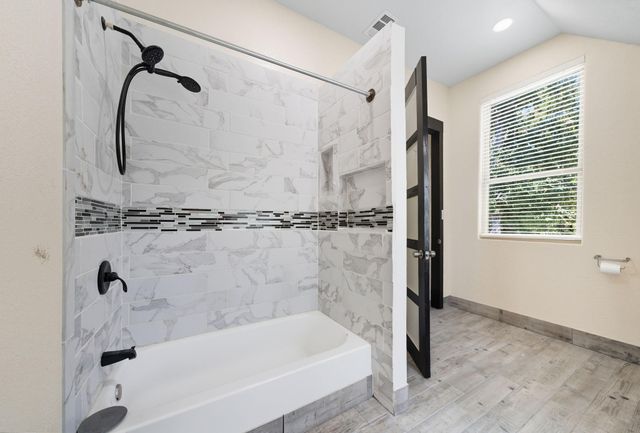 2184 Bear Bottom Drive, Wharton, TX 77488