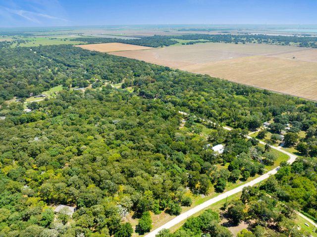 2184 Bear Bottom Drive, Wharton, TX 77488