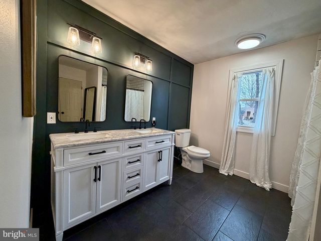 5717 KENWOOD AVE, Harrisburg, PA 17112