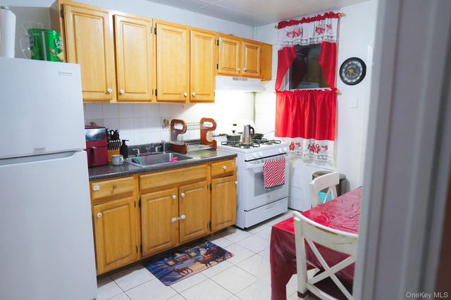 80-60 90 Avenue, Woodhaven, NY 11421