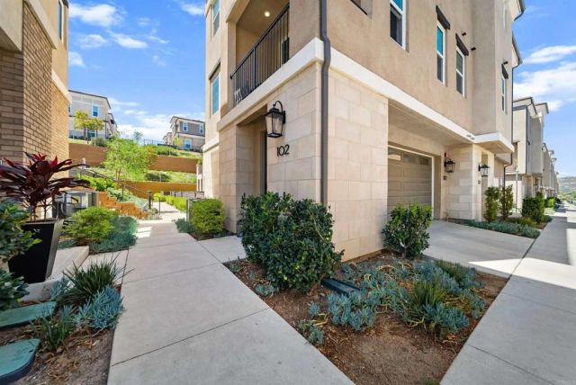 1226 Sunrise View 102, San Marcos, CA 92078