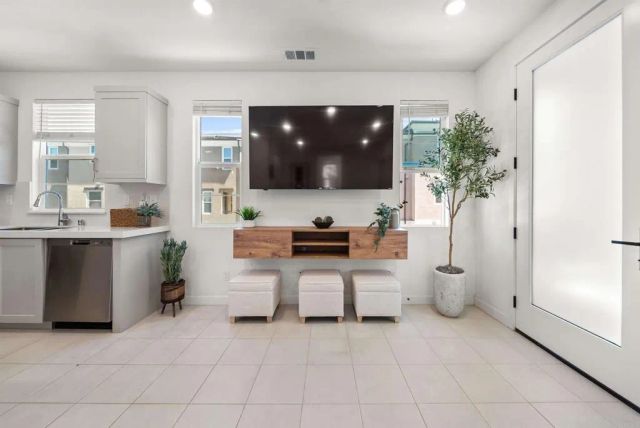 1226 Sunrise View 102, San Marcos, CA 92078