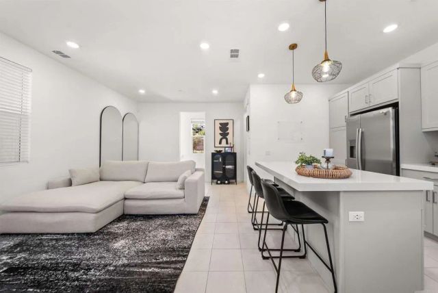 1226 Sunrise View 102, San Marcos, CA 92078