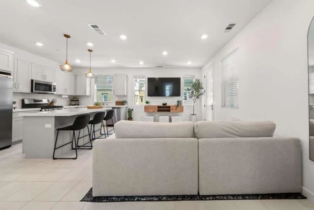 1226 Sunrise View 102, San Marcos, CA 92078