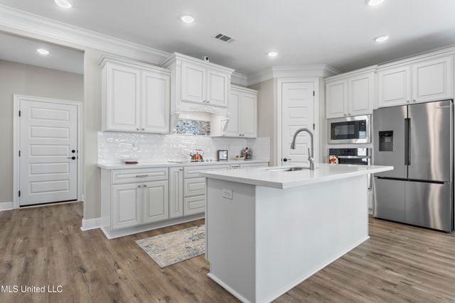 105 Everly Circle, Ocean Springs, MS 39564