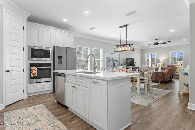 105 Everly Circle, Ocean Springs, MS 39564