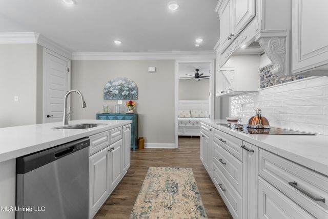 105 Everly Circle, Ocean Springs, MS 39564