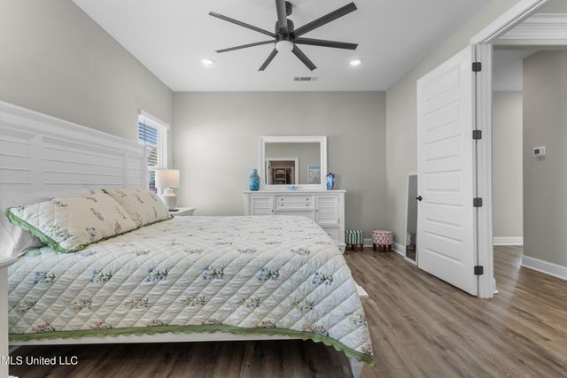 105 Everly Circle, Ocean Springs, MS 39564