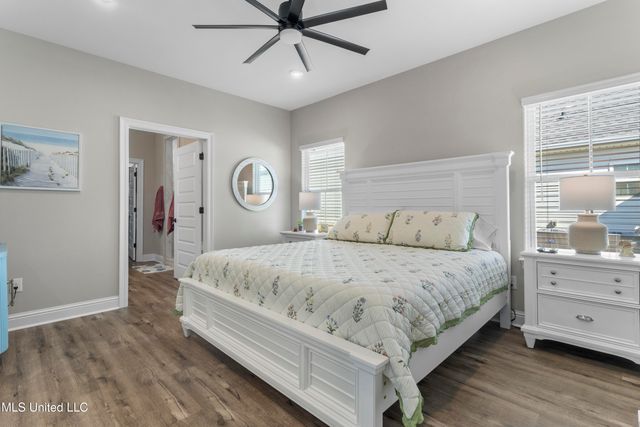 105 Everly Circle, Ocean Springs, MS 39564