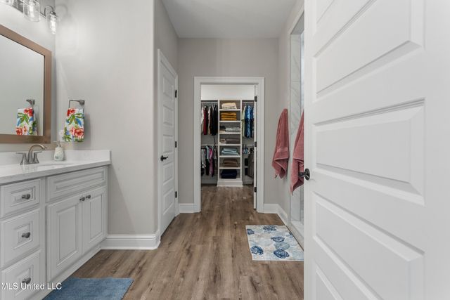 105 Everly Circle, Ocean Springs, MS 39564