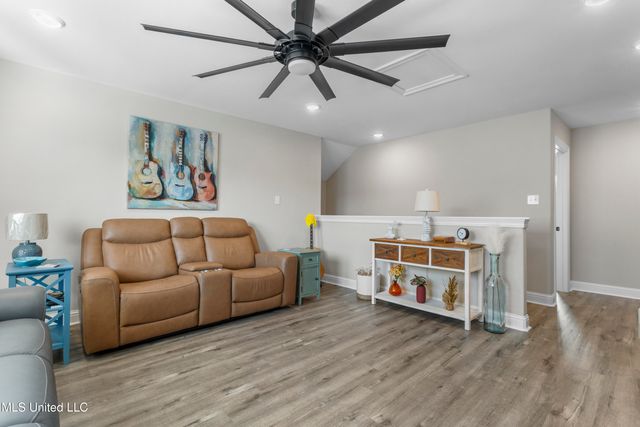 105 Everly Circle, Ocean Springs, MS 39564