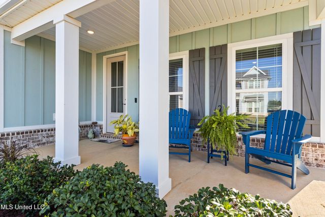 105 Everly Circle, Ocean Springs, MS 39564