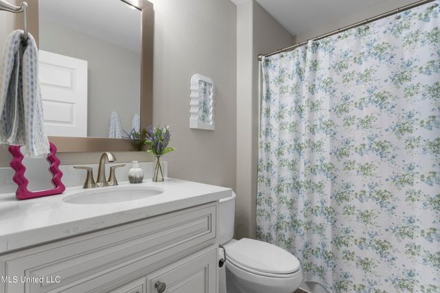 105 Everly Circle, Ocean Springs, MS 39564