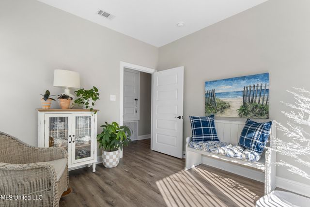 105 Everly Circle, Ocean Springs, MS 39564