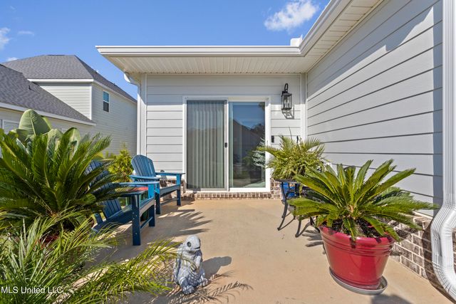 105 Everly Circle, Ocean Springs, MS 39564