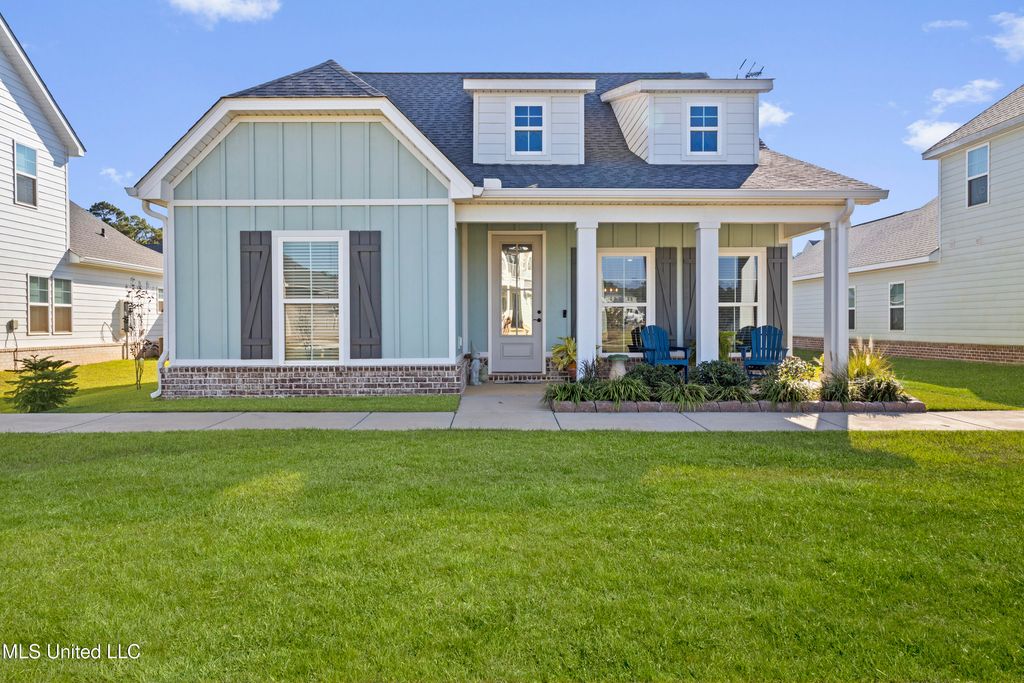 105 Everly Circle, Ocean Springs, MS 39564