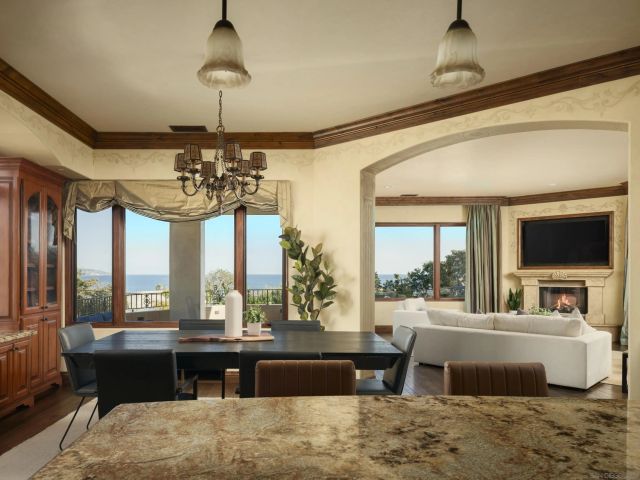 636 Wrelton Dr, La Jolla, CA 92037