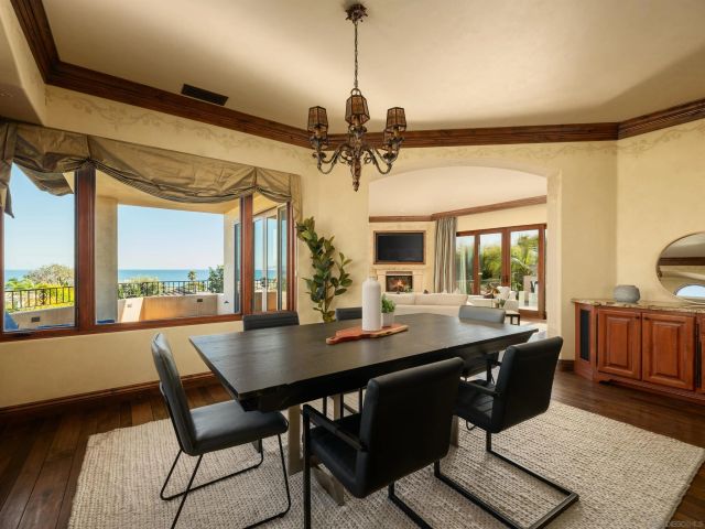 636 Wrelton Dr, La Jolla, CA 92037