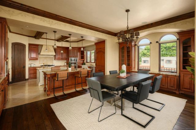 636 Wrelton Dr, La Jolla, CA 92037