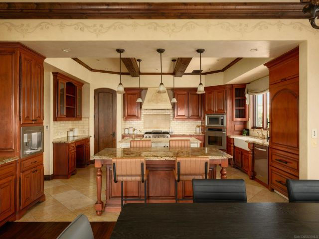 636 Wrelton Dr, La Jolla, CA 92037
