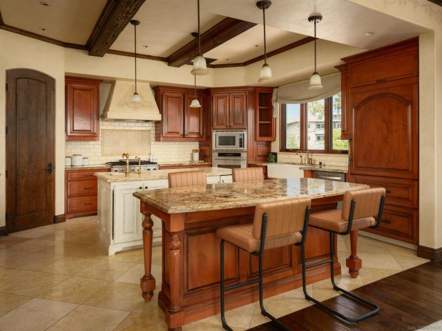 636 Wrelton Dr, La Jolla, CA 92037