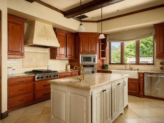 636 Wrelton Dr, La Jolla, CA 92037