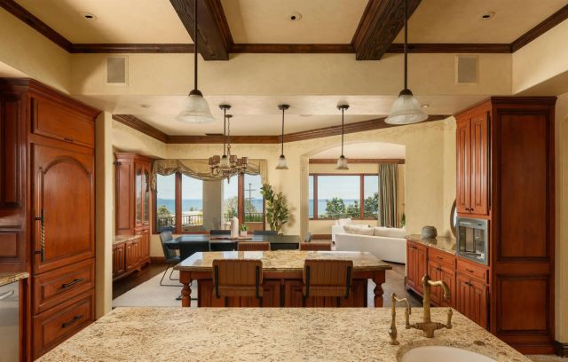 636 Wrelton Dr, La Jolla, CA 92037