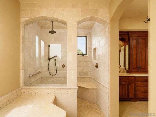 636 Wrelton Dr, La Jolla, CA 92037