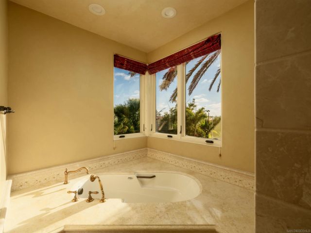 636 Wrelton Dr, La Jolla, CA 92037