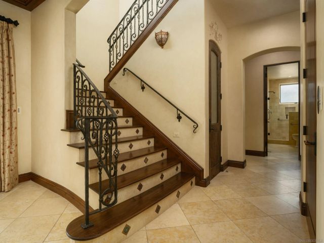 636 Wrelton Dr, La Jolla, CA 92037