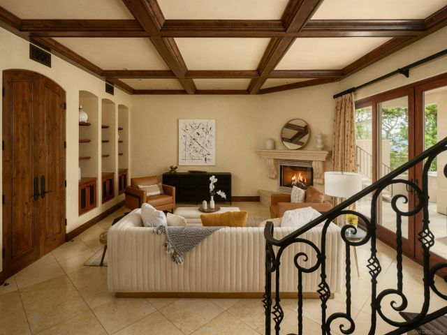 636 Wrelton Dr, La Jolla, CA 92037