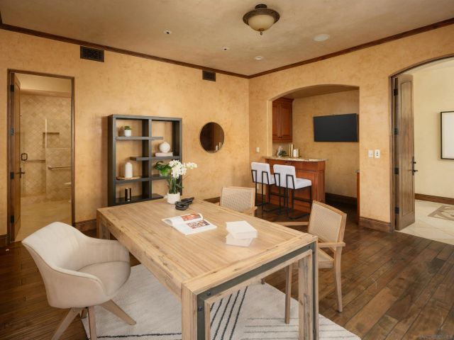 636 Wrelton Dr, La Jolla, CA 92037