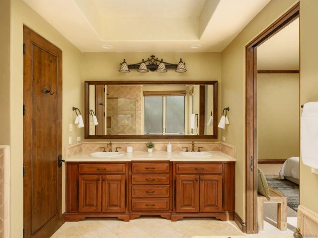 636 Wrelton Dr, La Jolla, CA 92037